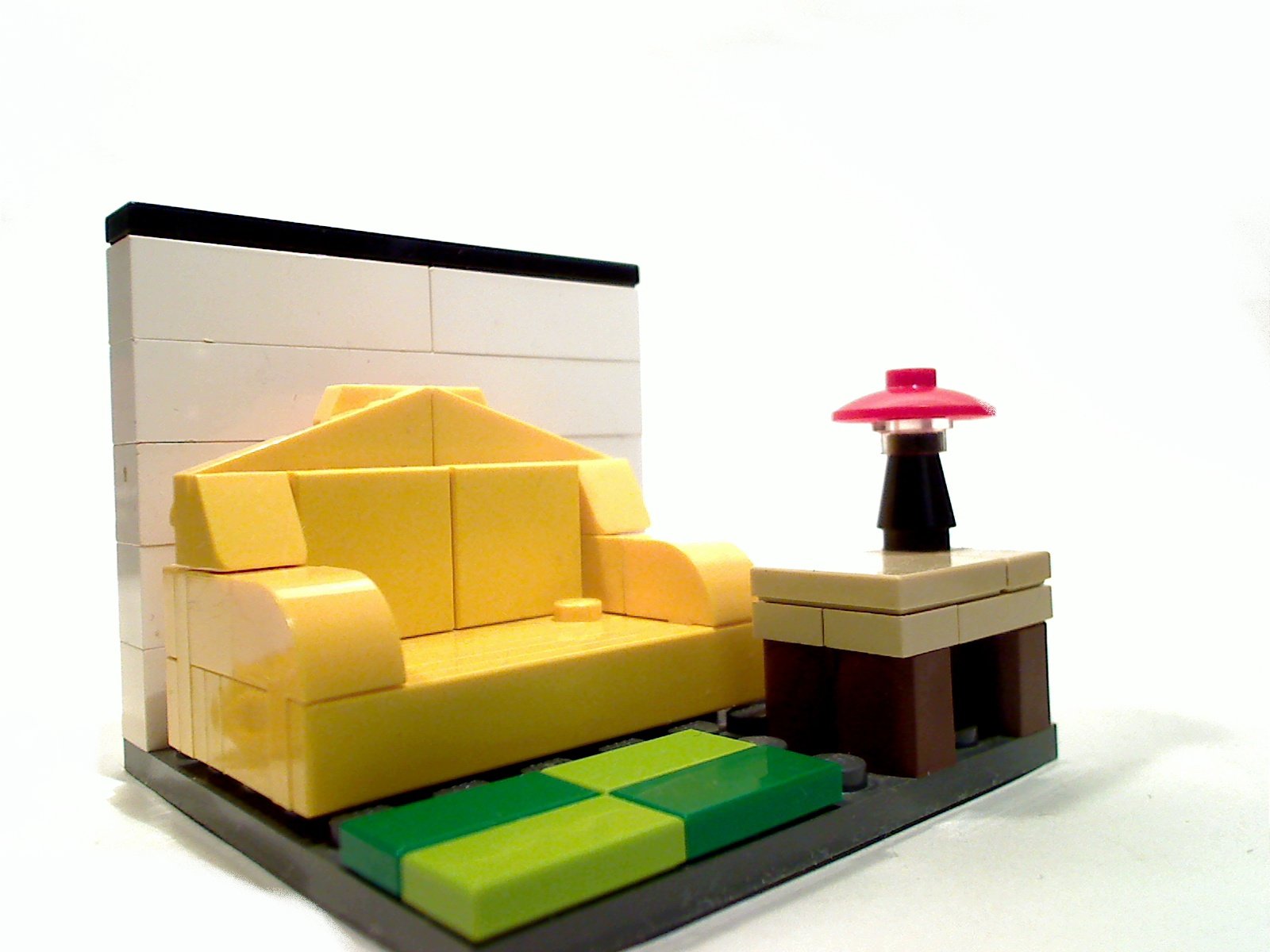http://www.brickshelf.com/gallery/CheeseBrick/Couch/picture_40.jpg