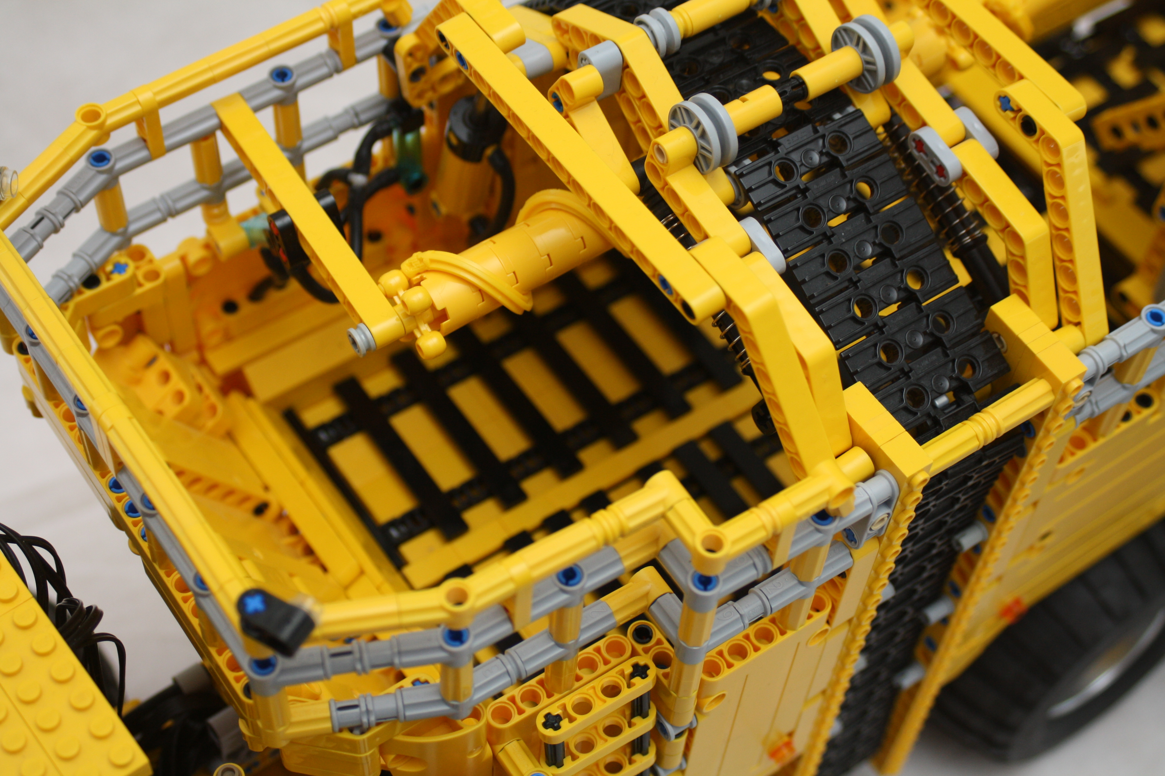 Skriv en rapport Guinness Hofte Technic Delicatessen: Selfpropelled sugarbeet harvester, the Lego Technic  Ropa euroTiger 8V-4 XL