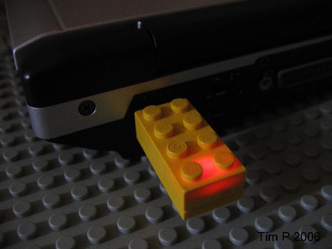 http://www.brickshelf.com/gallery/Wonga-Taa/Lego-USB-Flash-Drive/lego_flash_drive_-_09.jpg