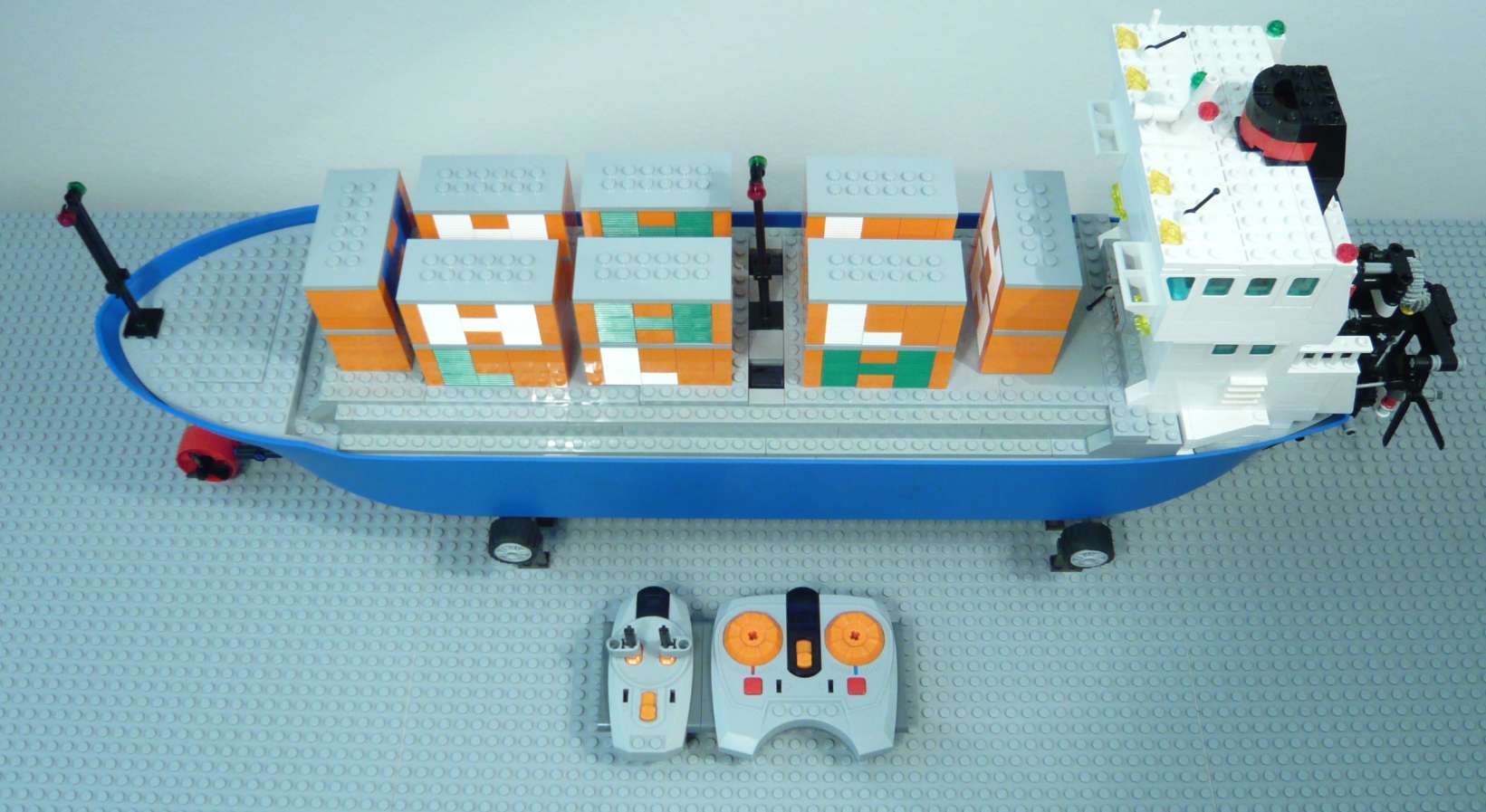 1b_lego_containership.jpg