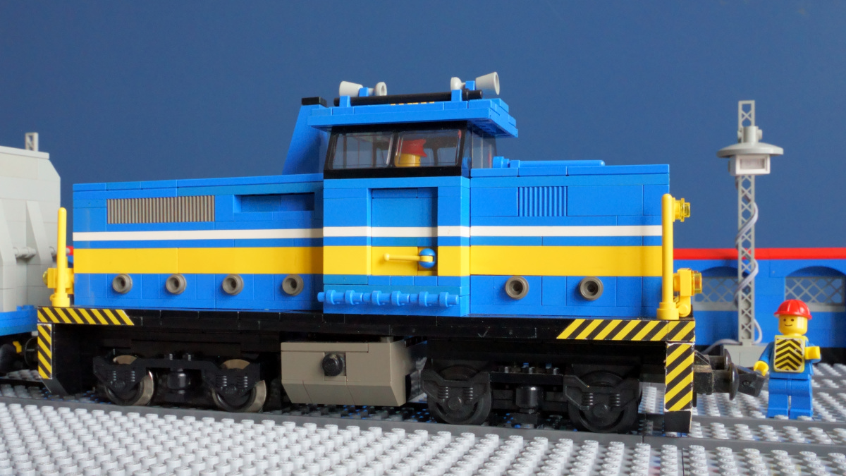 old-blue-diesel-engine-02.jpg