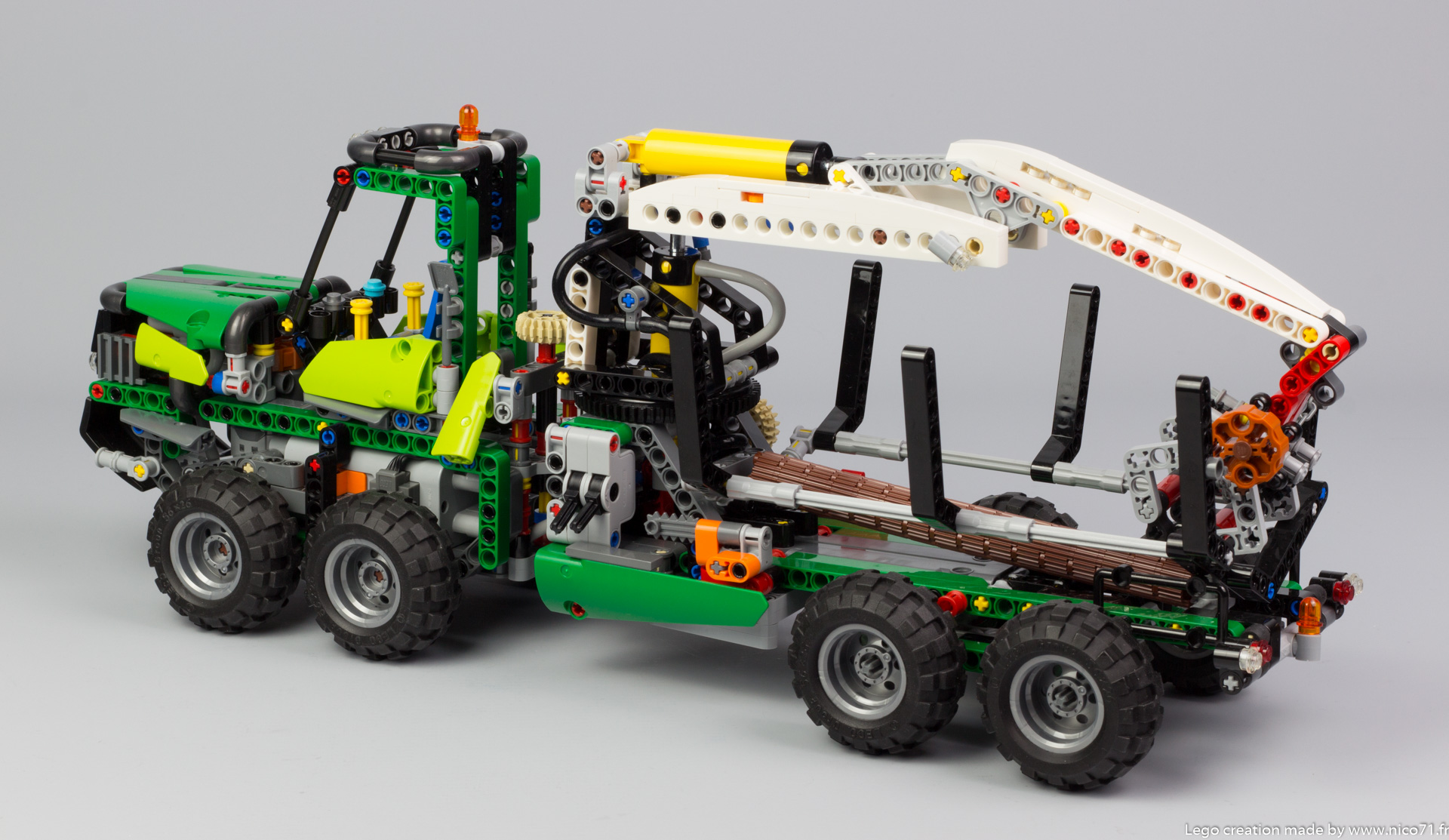 lego-technic-42080-model-c-forwarder-4.jpg