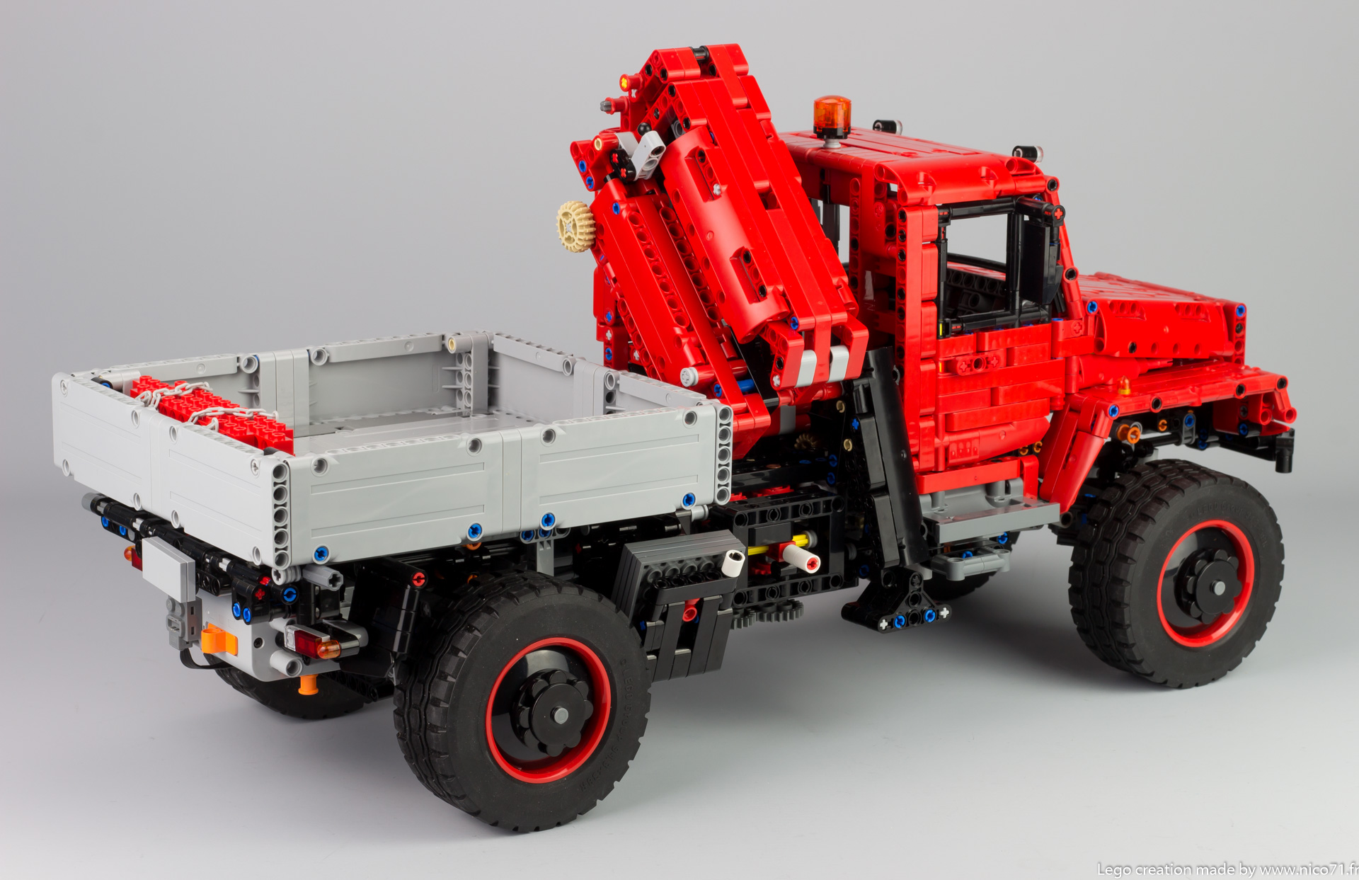 lego-42082-model-e-offroad-truck-4.jpg