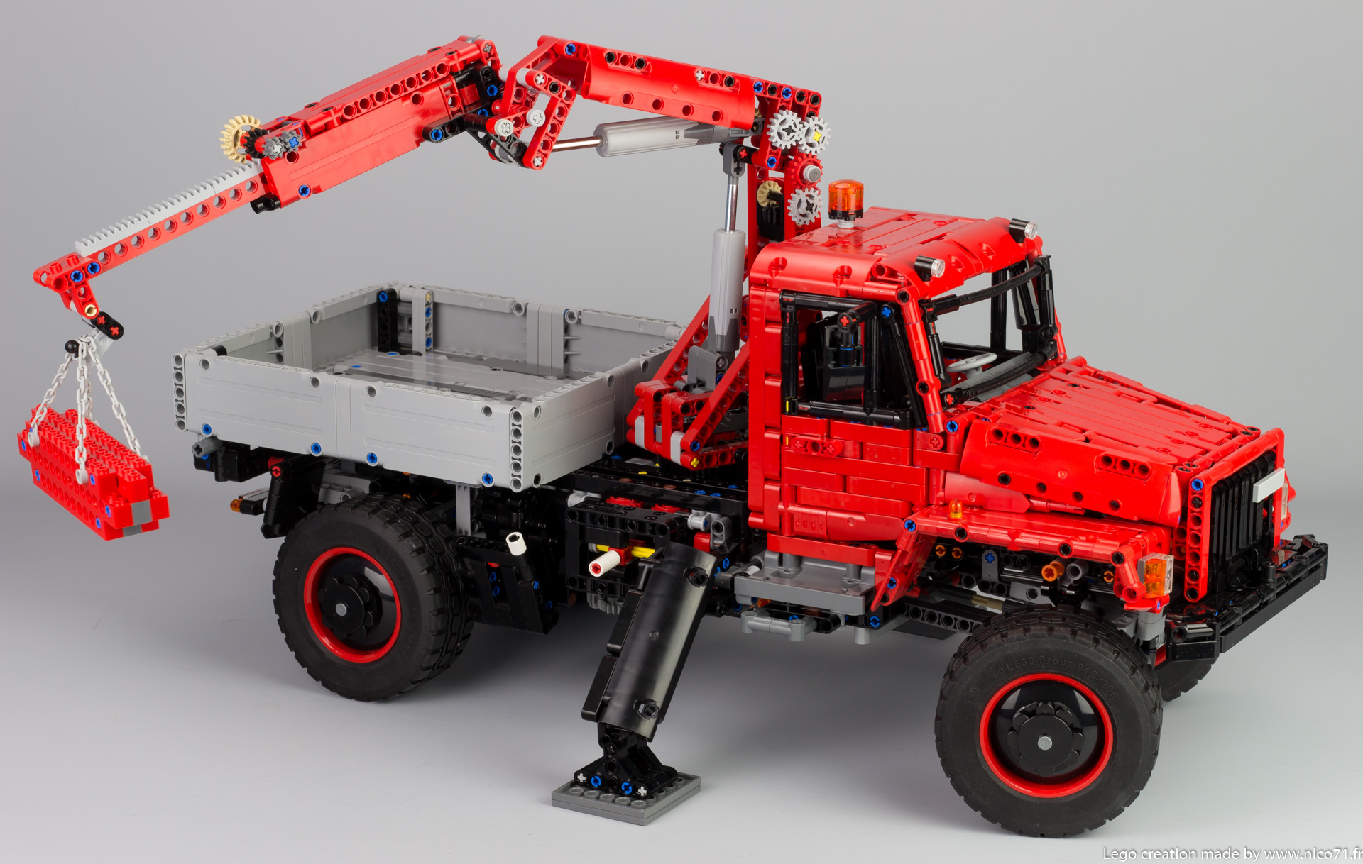 lego-42082-model-e-offroad-truck-9.jpg
