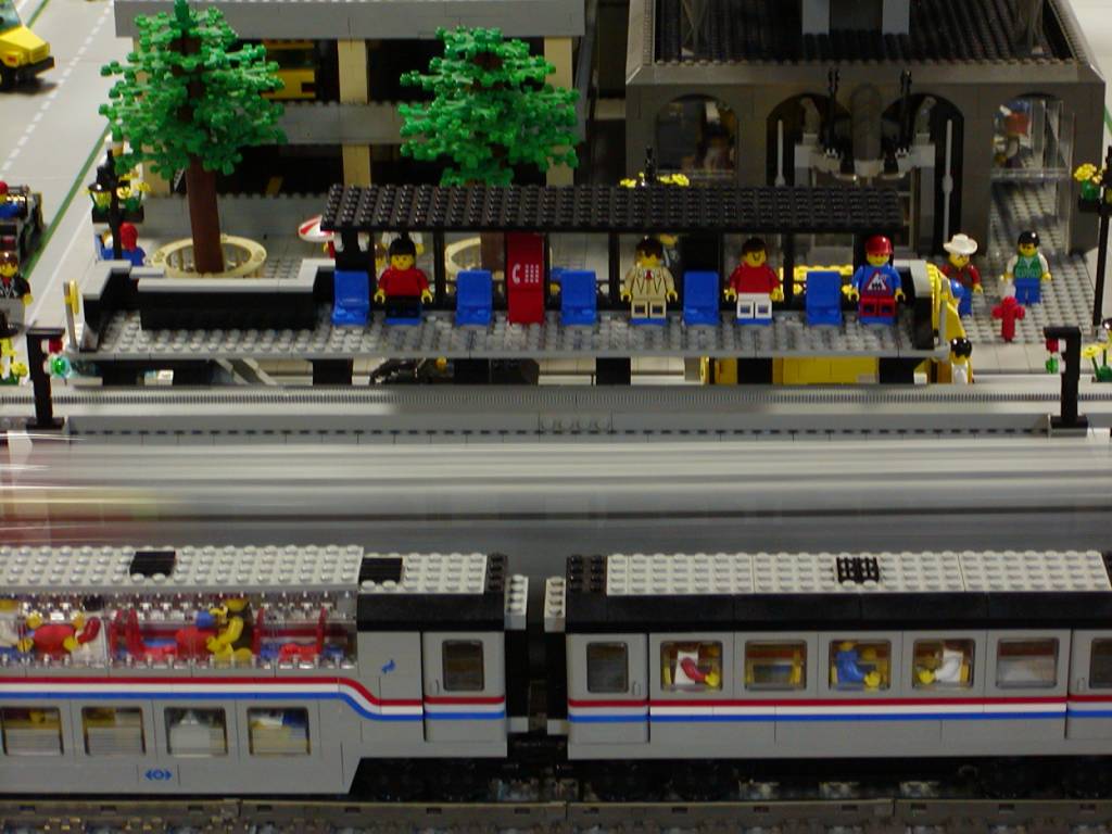 monorail_station1.jpg